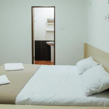 Cheaper Room Сурат Тхани Екстериор снимка
