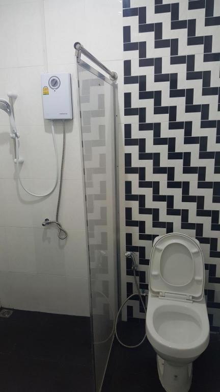 Cheaper Room Сурат Тхани Екстериор снимка