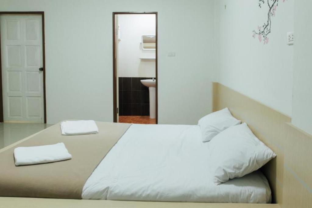 Cheaper Room Сурат Тхани Екстериор снимка