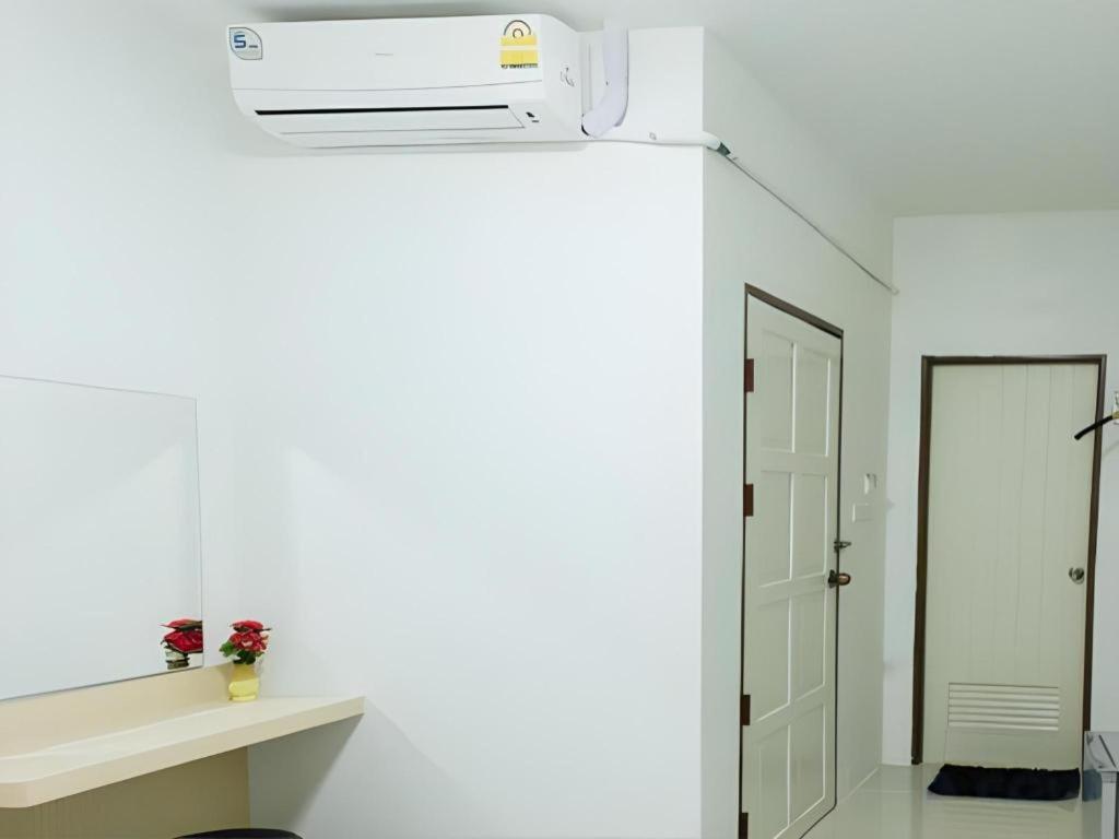Cheaper Room Сурат Тхани Екстериор снимка