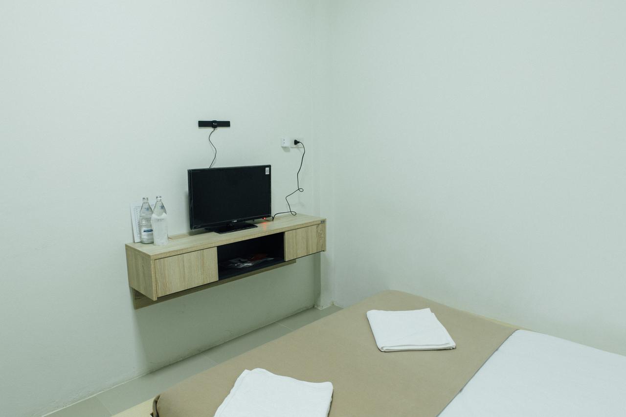 Cheaper Room Сурат Тхани Екстериор снимка